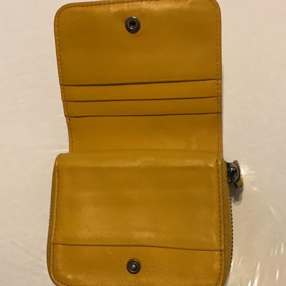 Bottega Veneta compact leather wallet - Picture 5 of 9